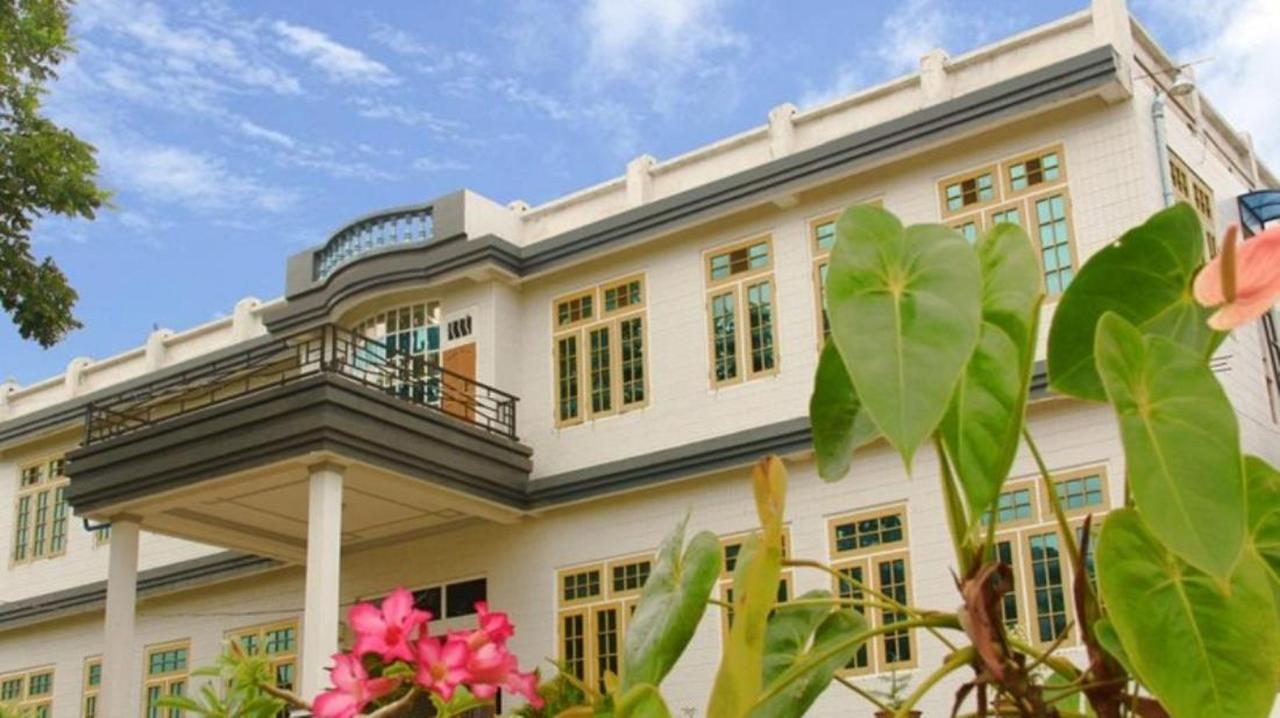 Ever Green Hotel Hsipaw Exterior photo